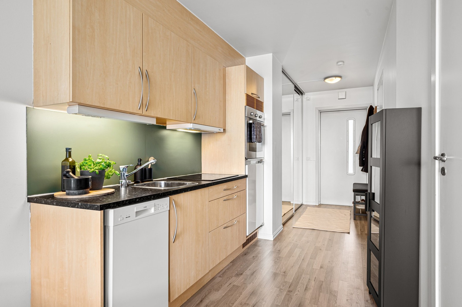 Innbydende kjøkken fra byggeår. Galleribilde