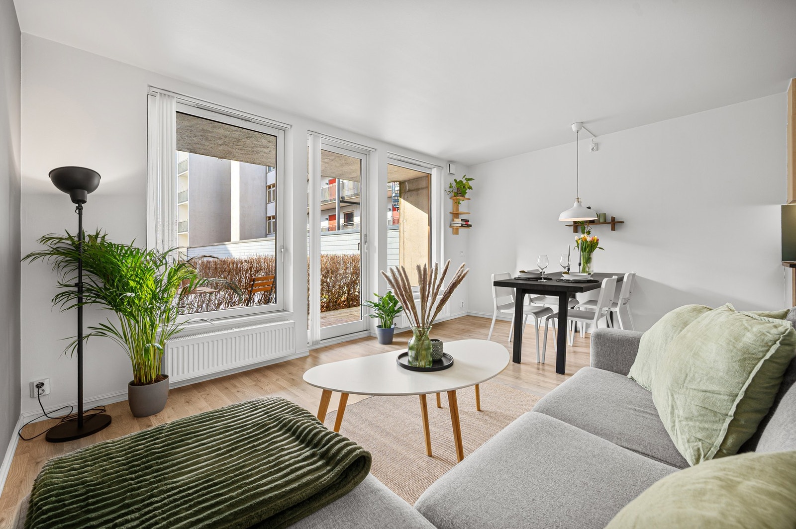 Leiligheten måler 40 kvm (BRA-i) og består av entré, bad, kjøkken, stue og et soverom. Utover dette har du også ekstern bod i kjeller. Galleribilde