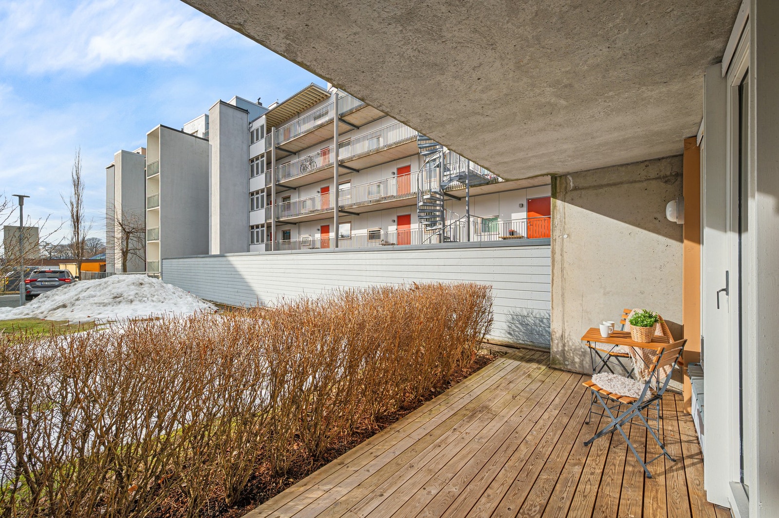 Balkongen vender mot det rolige fellesarealet. Galleribilde