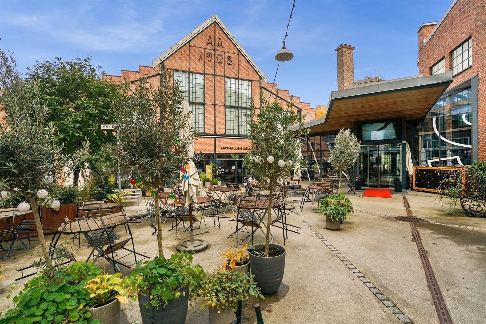 Restauranter, kafeér og andre servicetilbud i umiddelbar nærhet. Galleribilde