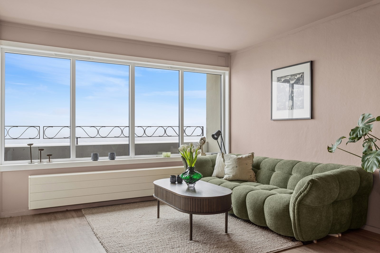 Dette er en lys og pen 2-roms andelsleilighet beliggende i byggets toppetasje. Galleribilde