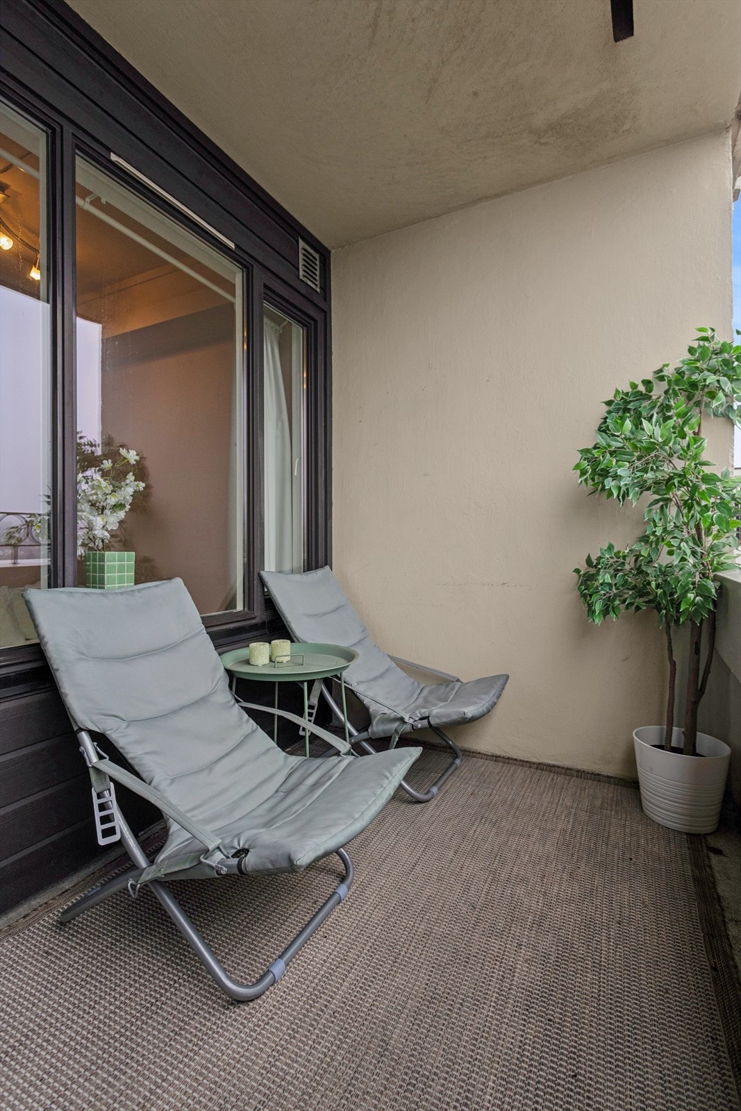 Dette blir fort din nye favorittplass, hvor du kan nyte den nydelige utsikten i godt lag! Galleribilde