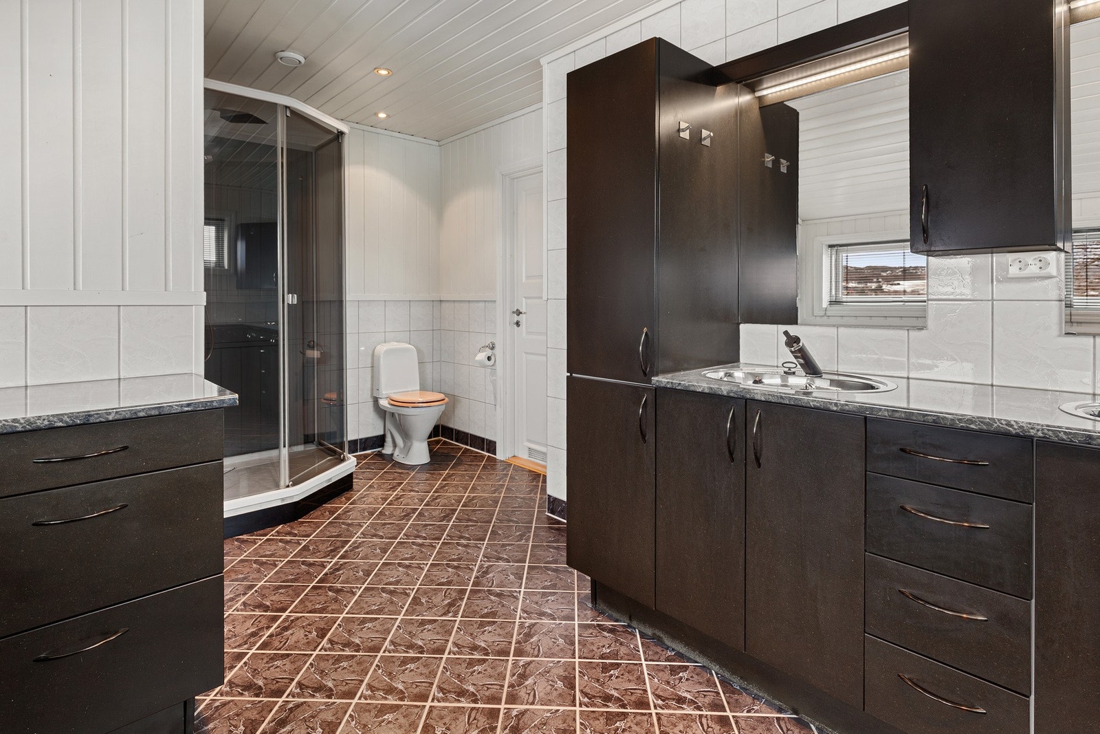 1. etg.: Bad Galleribilde