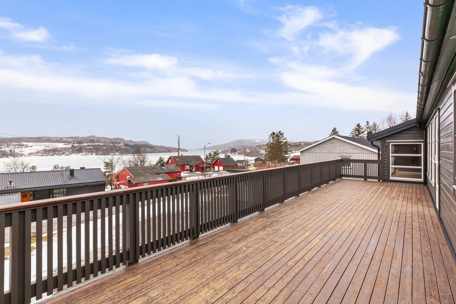 1. etg.: Utsikt fra veranda Galleribilde