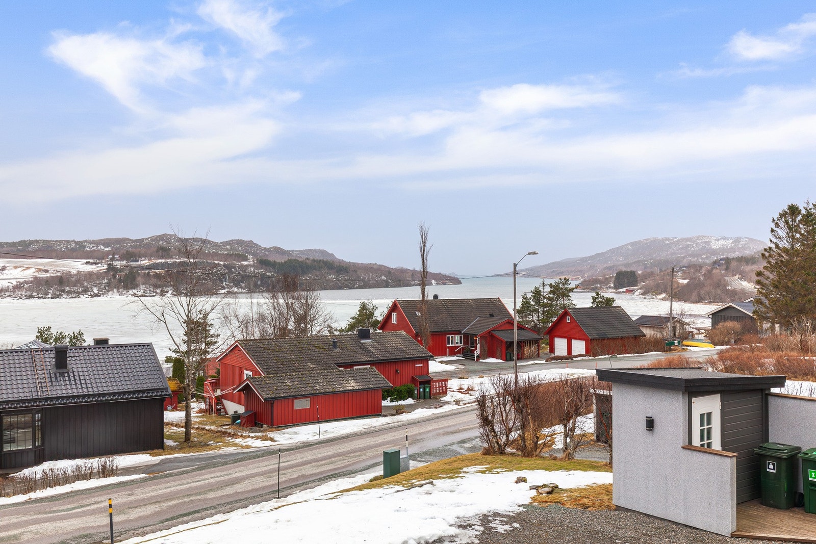 1. etg.: Utsikt fra veranda Galleribilde