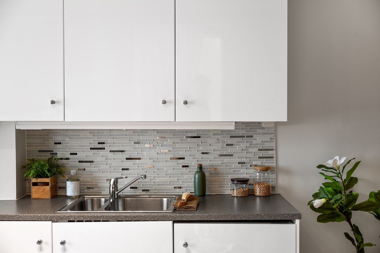 Det velutstyrte kjøkkenet har alt man trenger i en hektisk hverdag Galleribilde