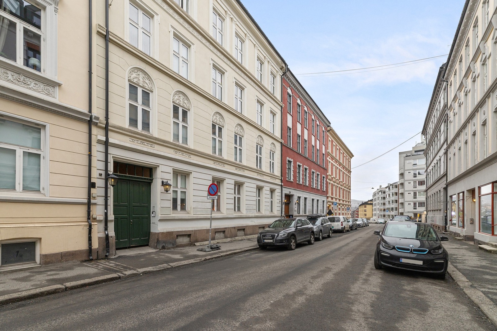 Klassisk bygårdsmiljø i en rolig gate på St. Hanshaugen. Galleribilde