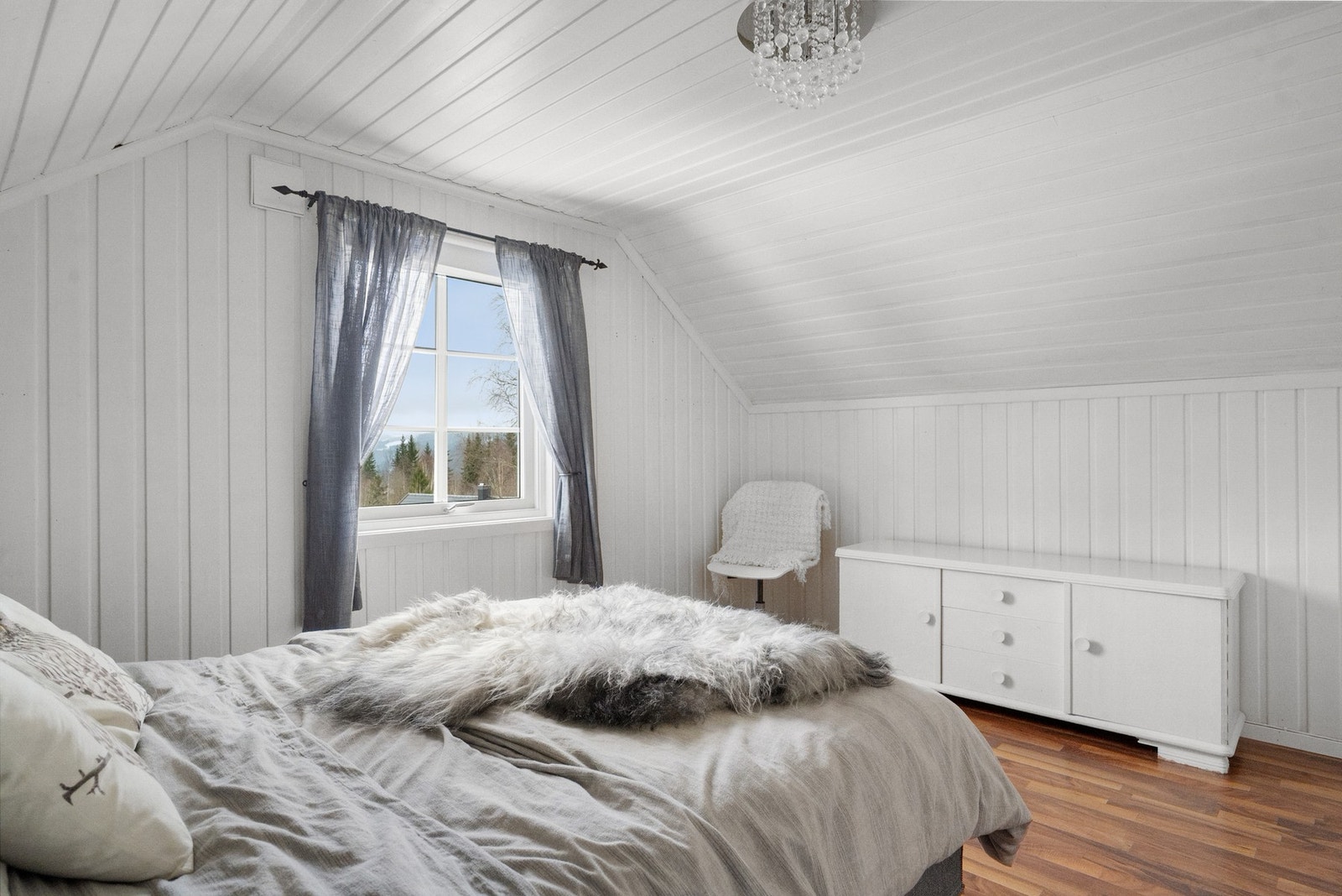 Soverom III - lyst og romslig i 2.etg. Galleribilde