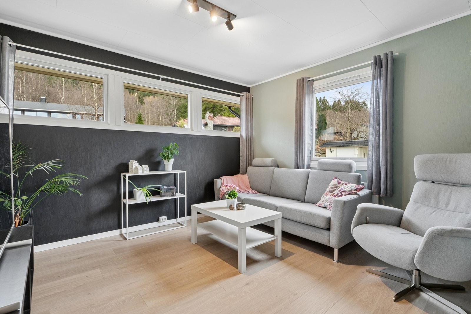 Store deler av hovedetasjen fikk nye overflater i 2019 Galleribilde