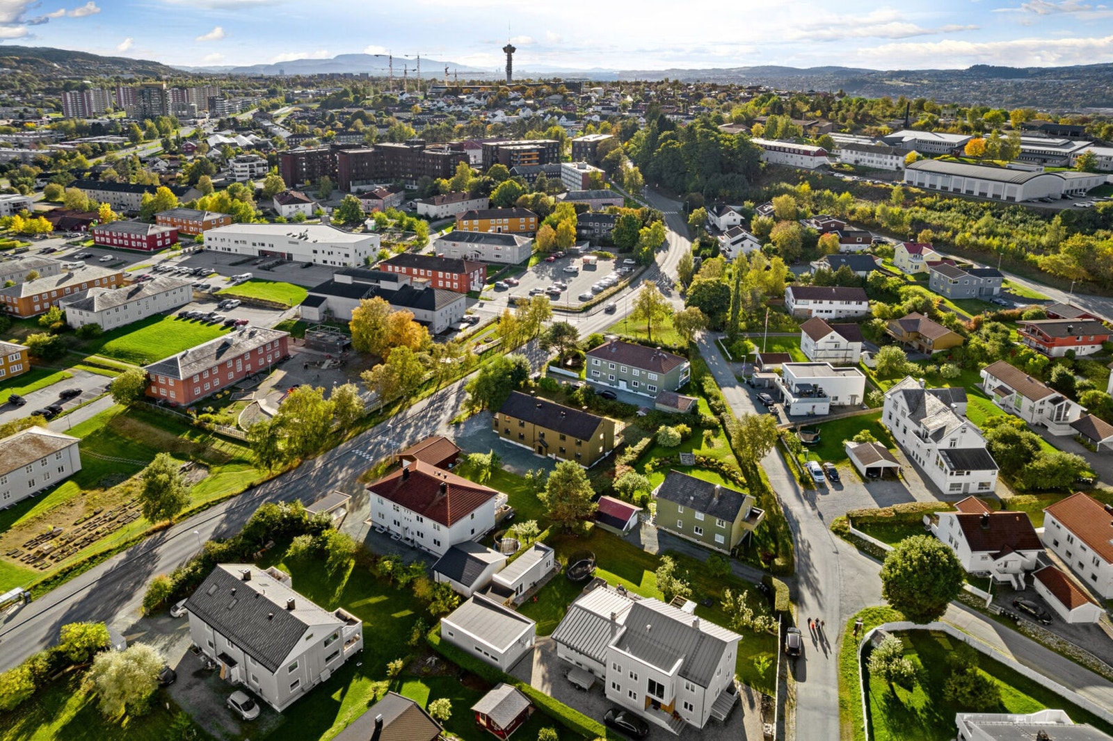 Persaunet Leir bussholdeplass ligger like ved og gjør det enkelt å benytte seg av det kollektive tilbudet. Galleribilde