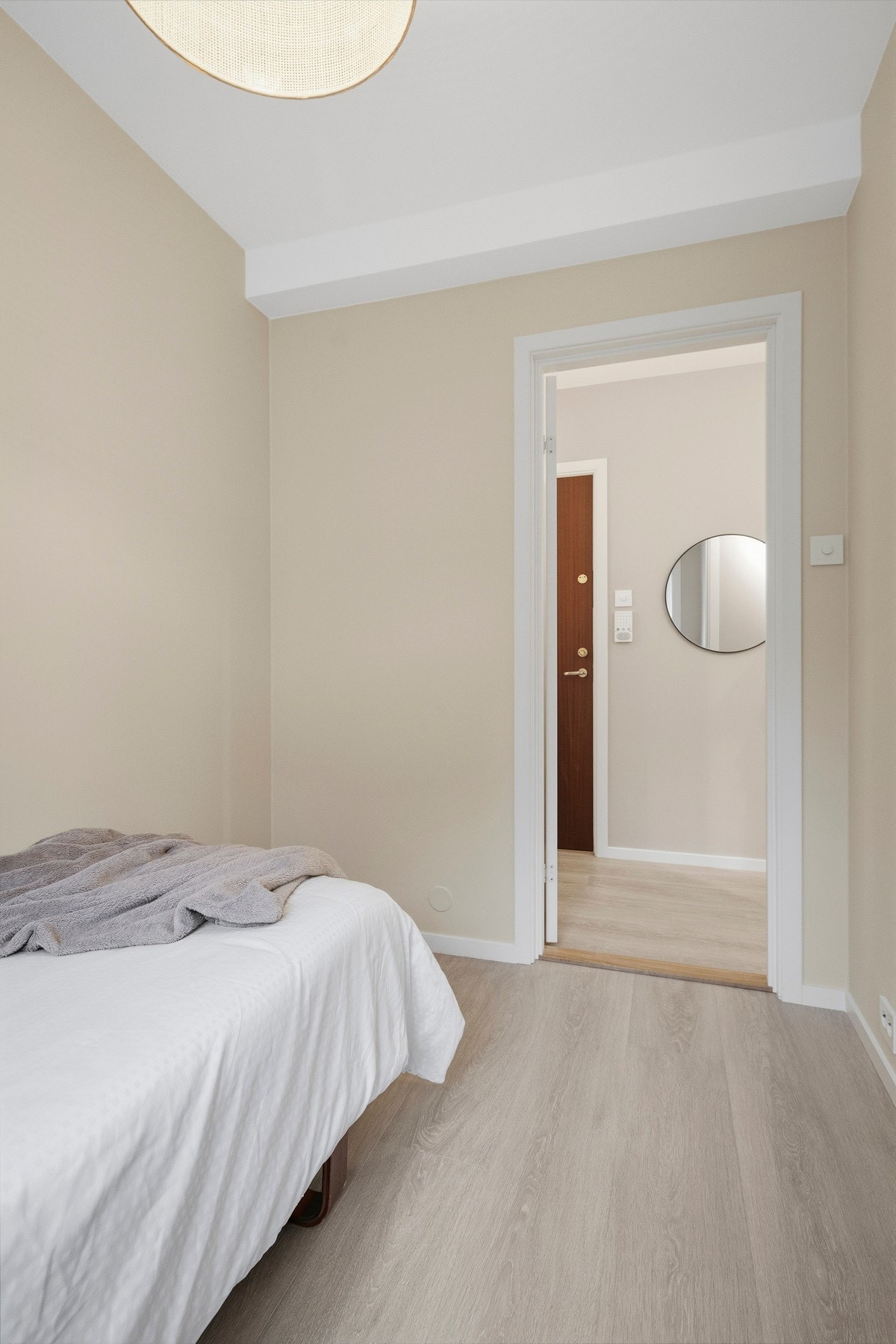 Plass til garderobeskap for oppbevaring av klær og sko. Galleribilde