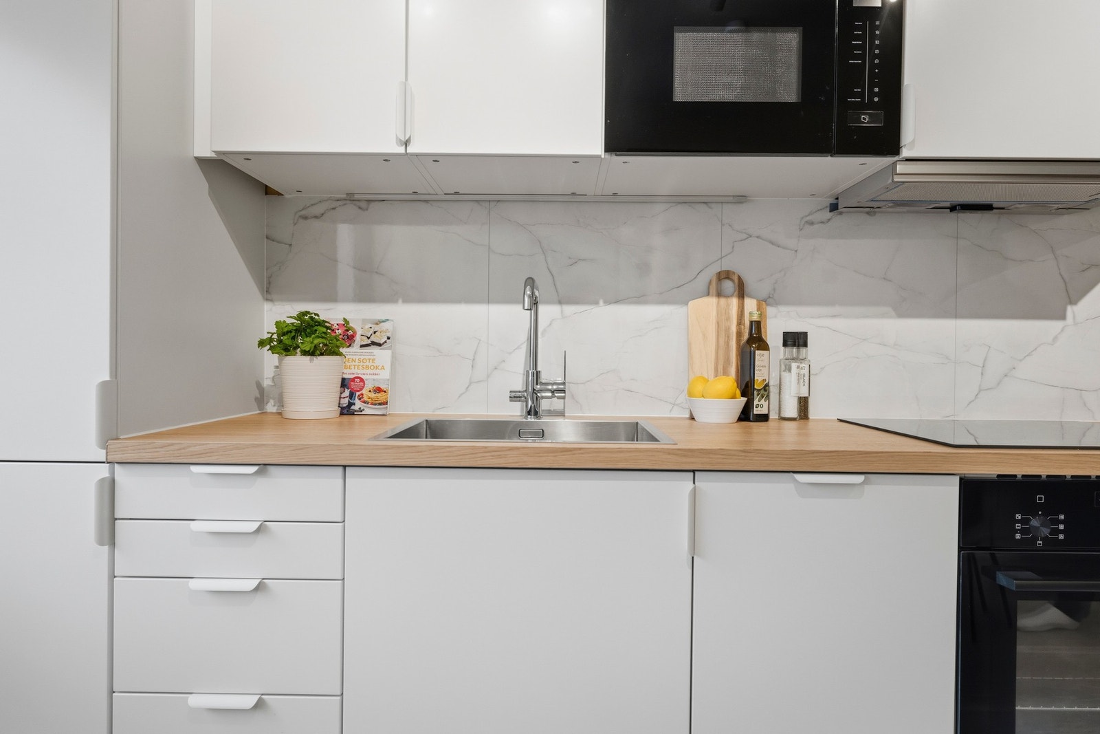 Kjøkkenet er fra 2026 og fremstår svært moderne. Galleribilde