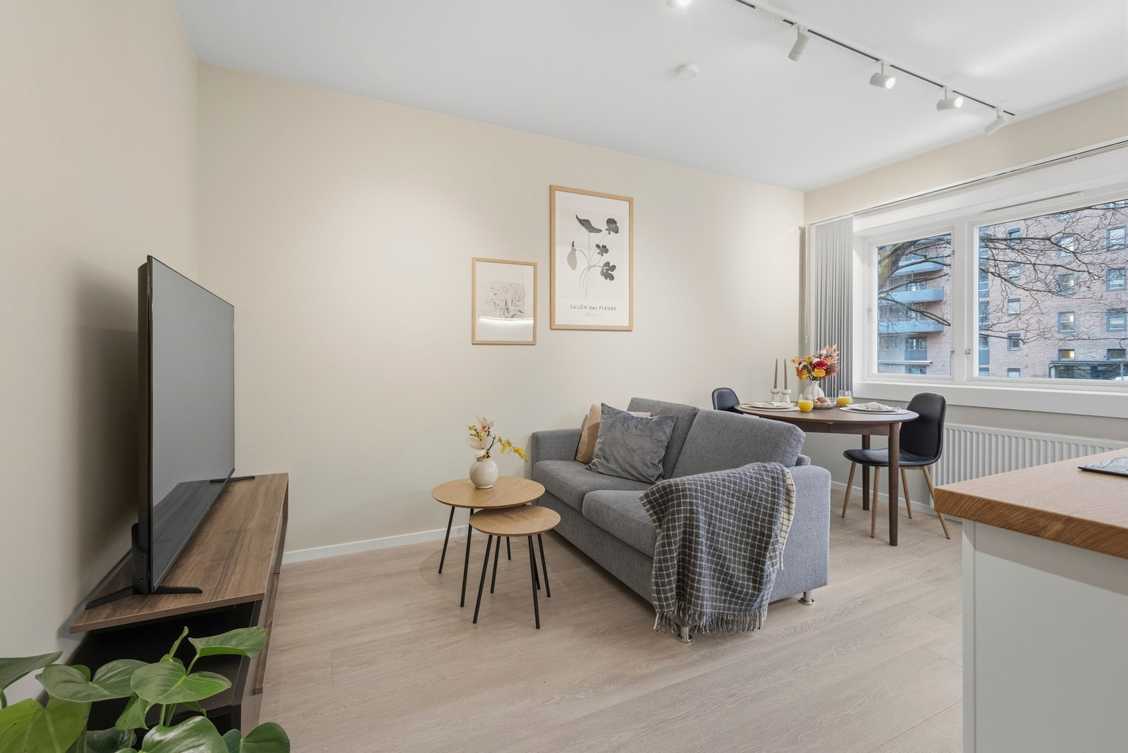 En strøken og nyoppusset 2-roms med sentral beliggenhet på Alexander Kiellands plass. Galleribilde