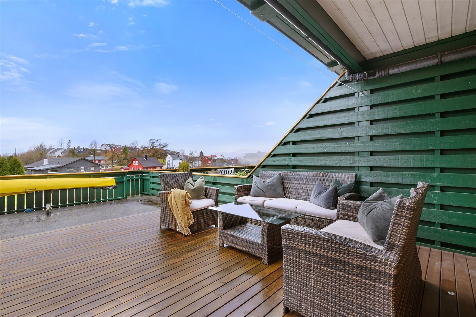 Fra underetasjen er det utgang til en romslig terrasse på 63 m². Galleribilde