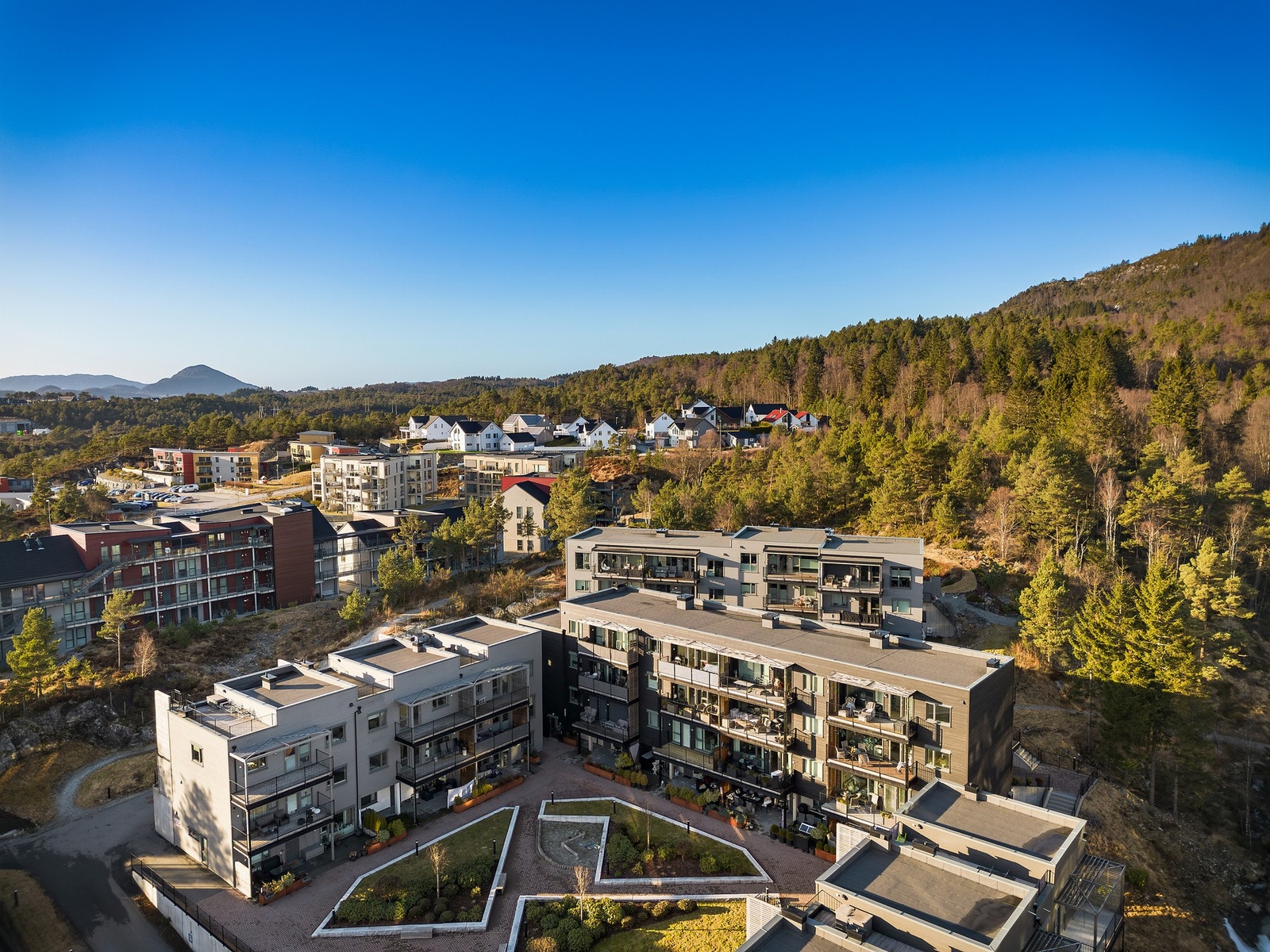 Leiligheten grenser til natur- og flotte turområder i Indregardsfjellet Galleribilde