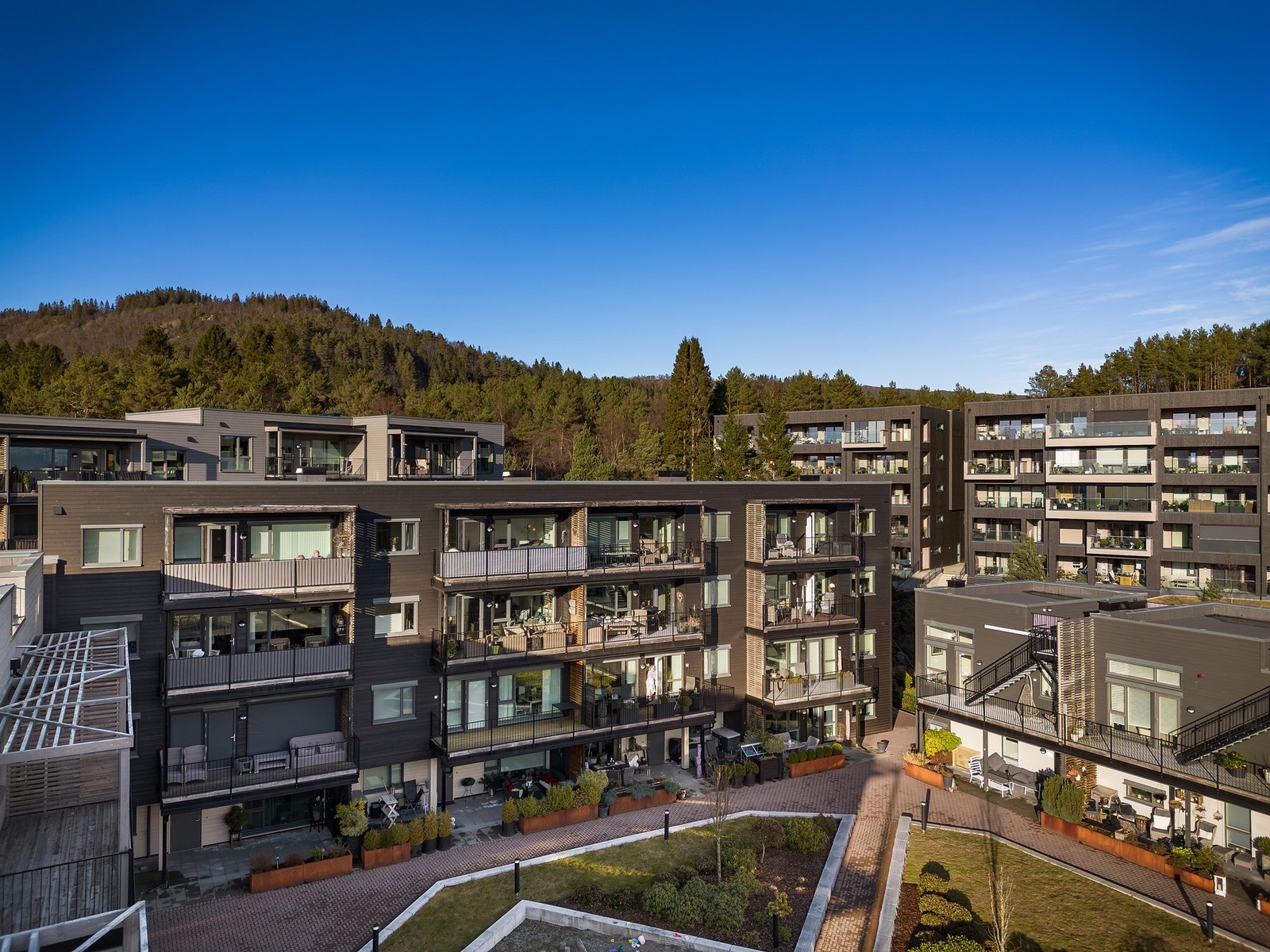 Sameiet Lonstunet er et veldriftet og trivelig sameie med hyggelig bomiljø og blandede aldersgrupper Galleribilde