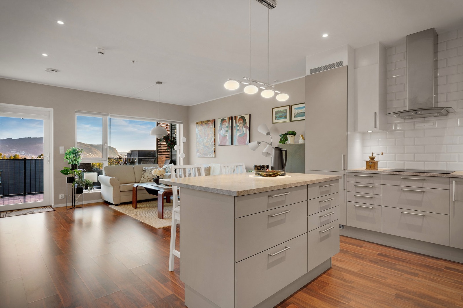 Velkommen til Brekkelia 42 - Presentert av Ørjan Tredal i PrivatMegleren Nordhordland Galleribilde