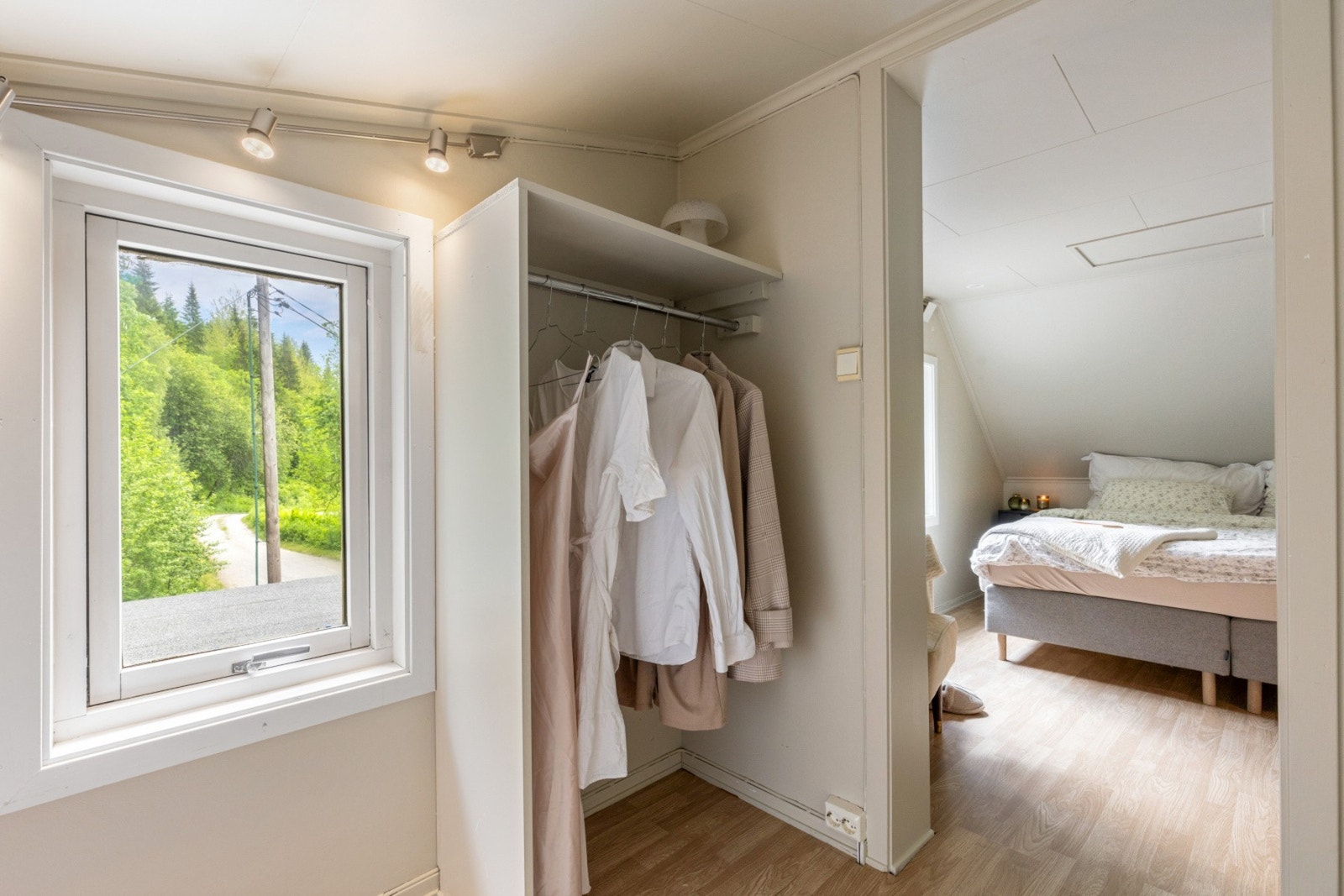 I direkte tilknytning til rommet har du en walk-in garderobe Galleribilde