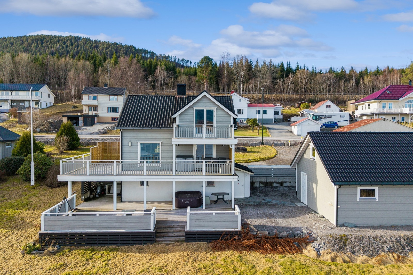 Velkommen til Buktavegen 96. Foto: EFKT v/Marcus Vinjevoll Sætre. Galleribilde