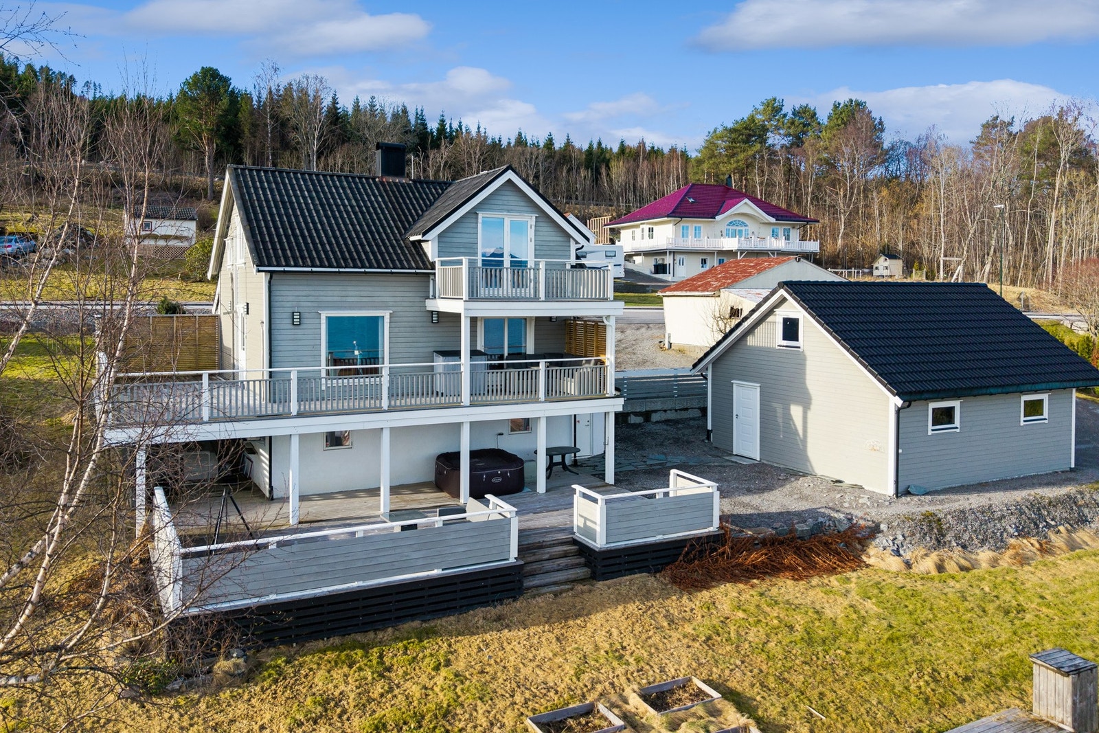 Boligen er fra 1950, og har i de senere år blitt oppusset. Galleribilde