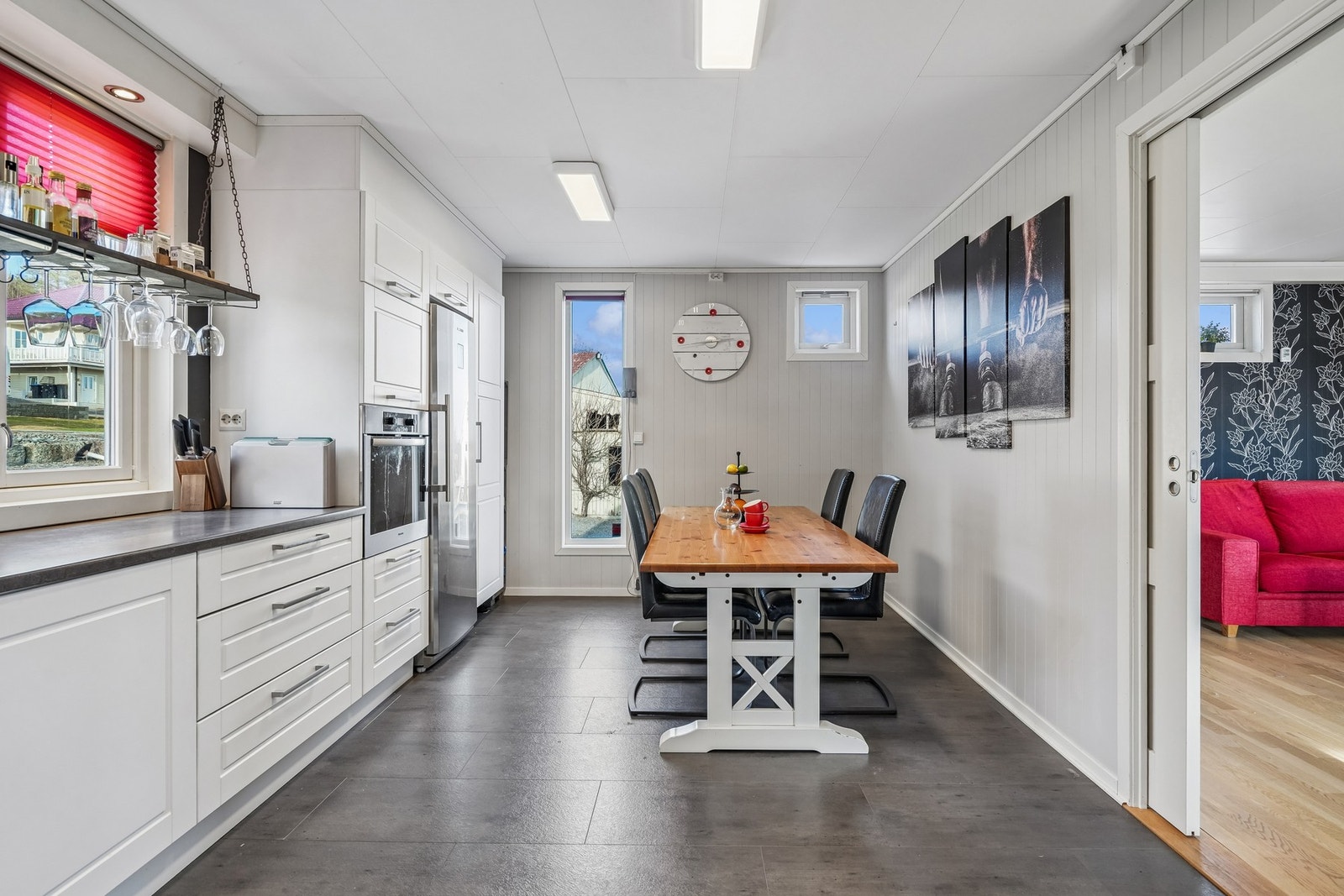 Det er god oppbevaringsplass i innredningen. Galleribilde