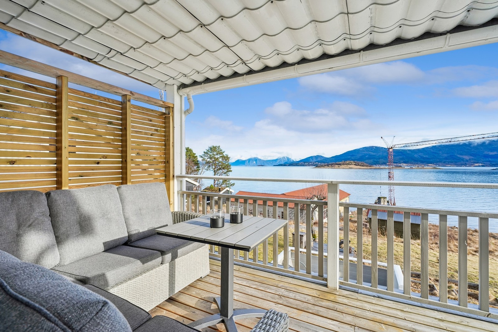 Det er flott utsikt mot Vestnesbukta og Feøya! Galleribilde