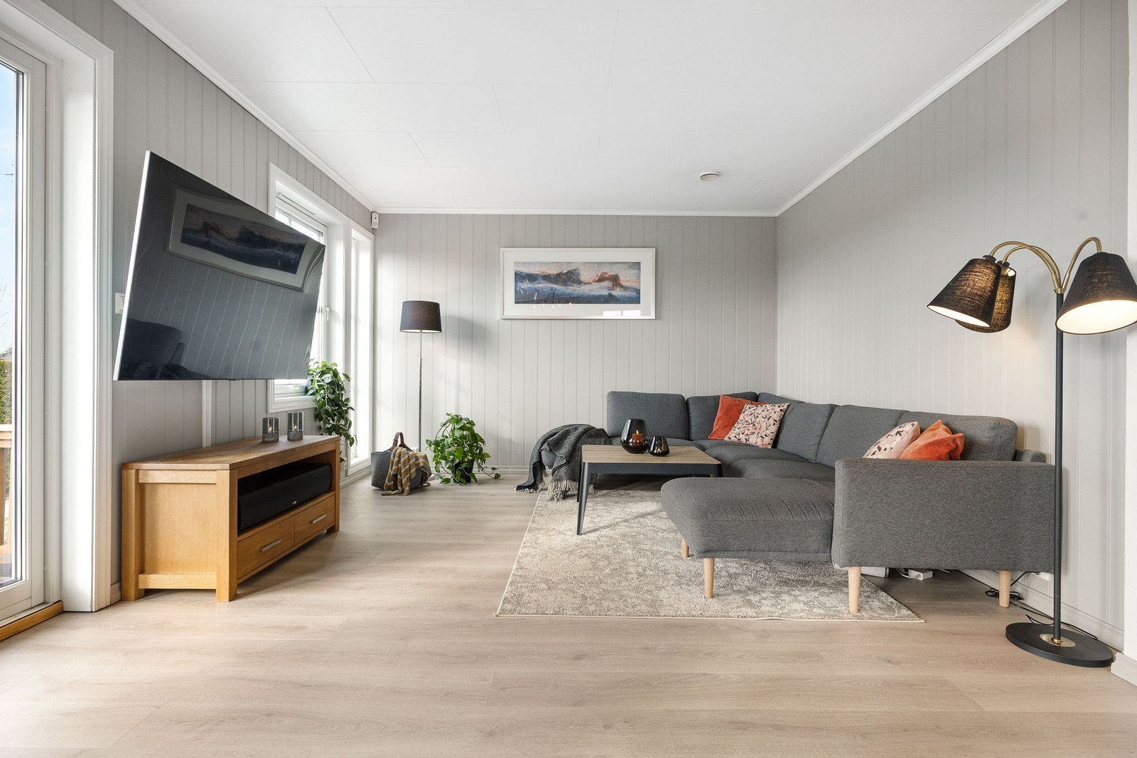 Stuen har også god plass til sofagruppe. Galleribilde