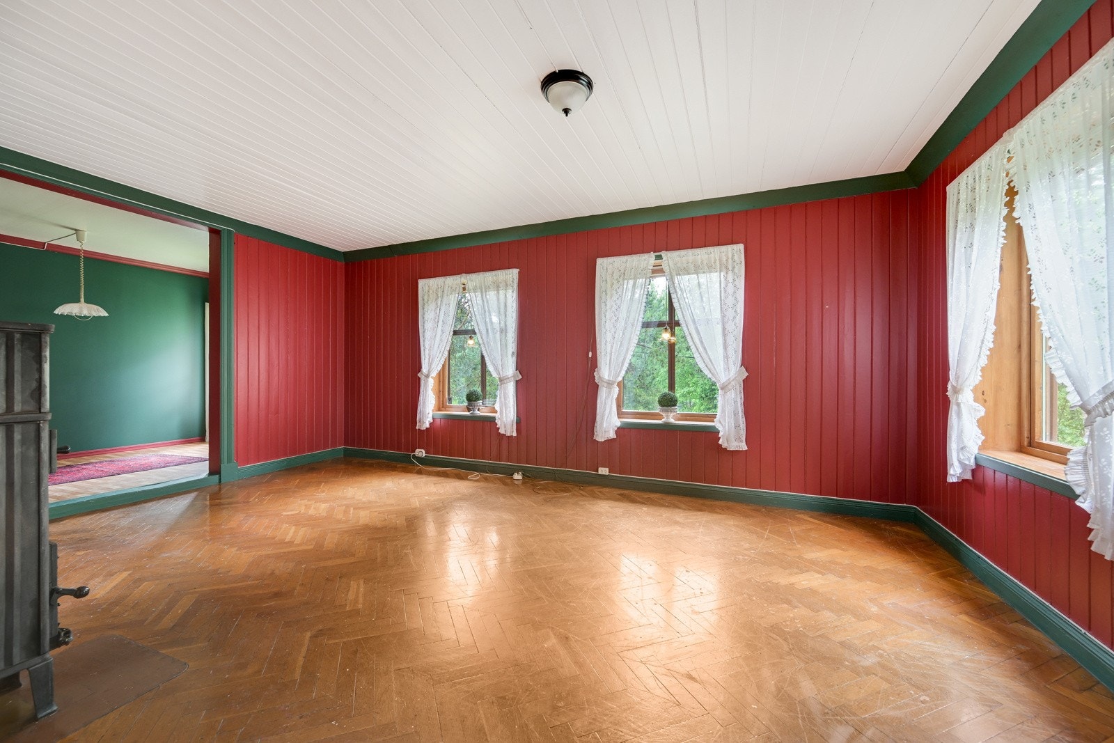 Her får man en stor og luftig stue med gode lysforhold Galleribilde