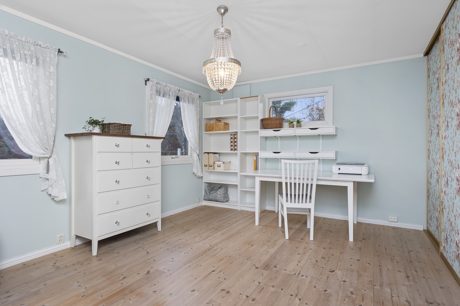 Etasjen byr på 2 romslige soverom - Her det største soverommet(opprinnelig 2 soverom) Galleribilde