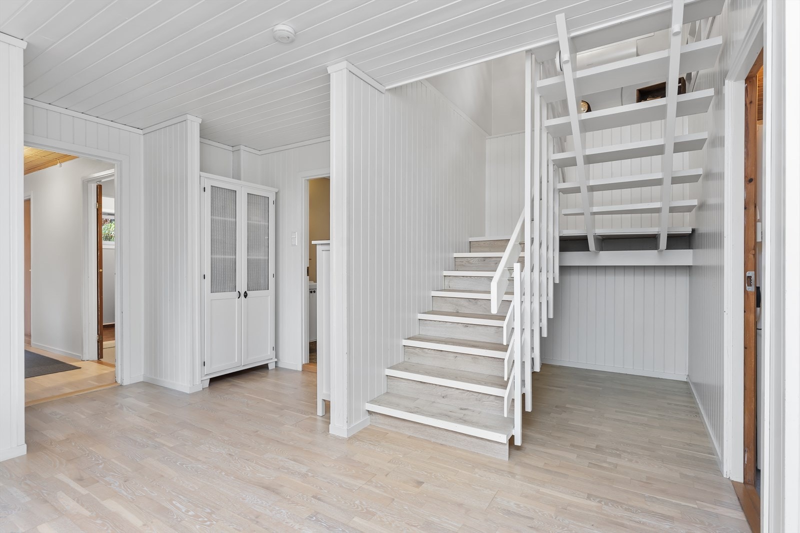 Hall underetasje Galleribilde