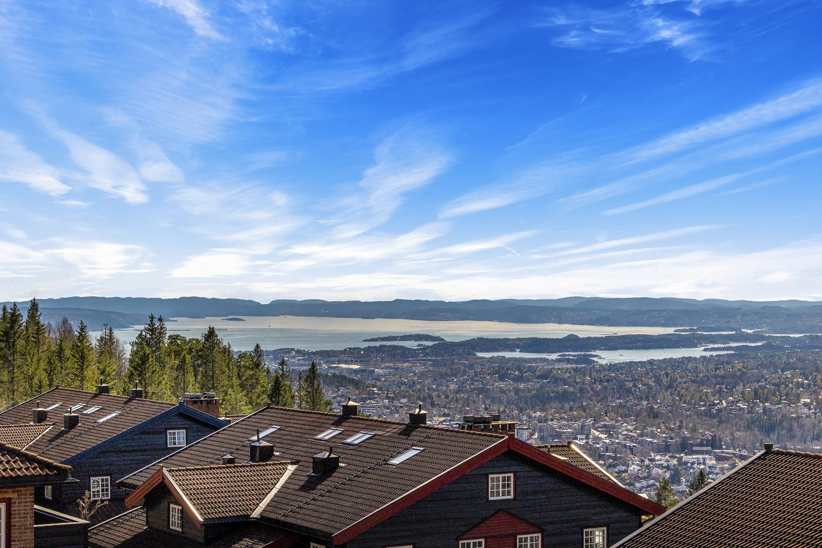 Luftig og herlig beliggende, høyt og fritt over byens mas Galleribilde