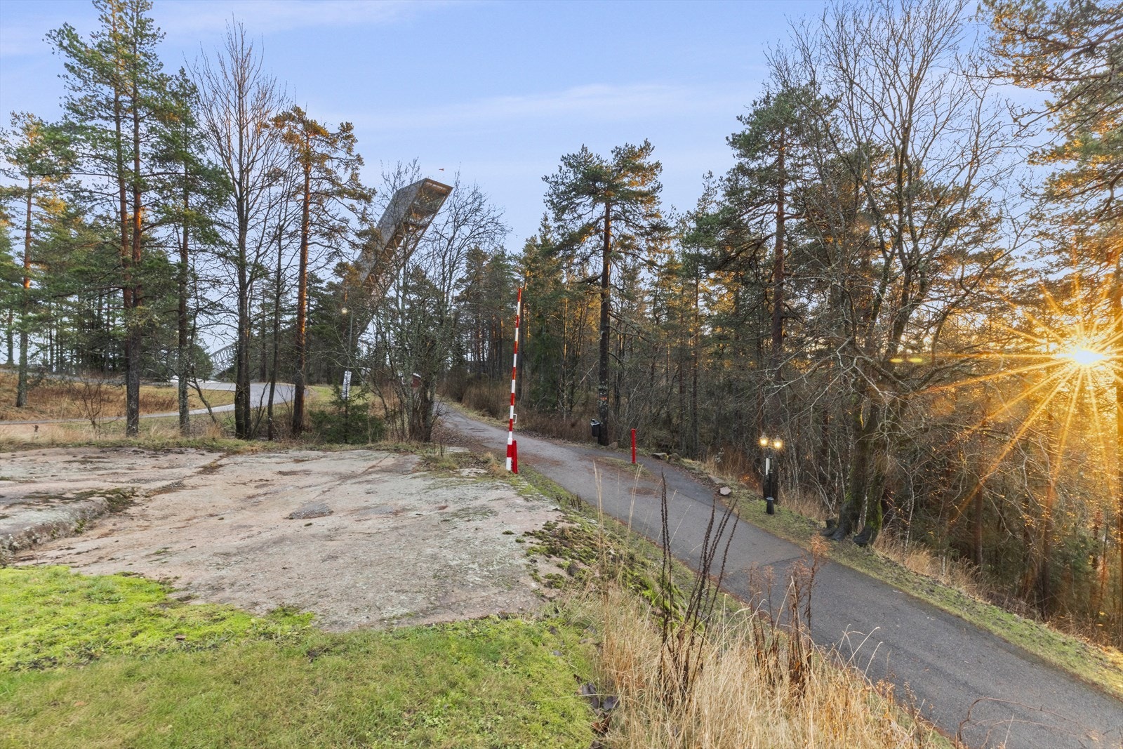 Gangstien gjennom sameiet tar deg rett til Holmenkollen. Her starter også skiløypene Galleribilde