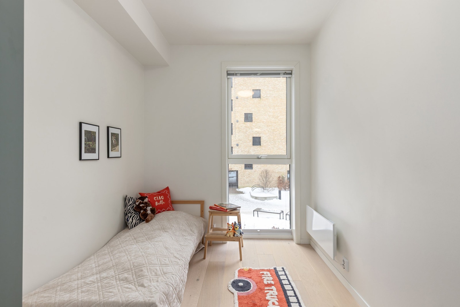 Soverom 2 har også fin størrelse med plass til seng og arbeidspult. Galleribilde