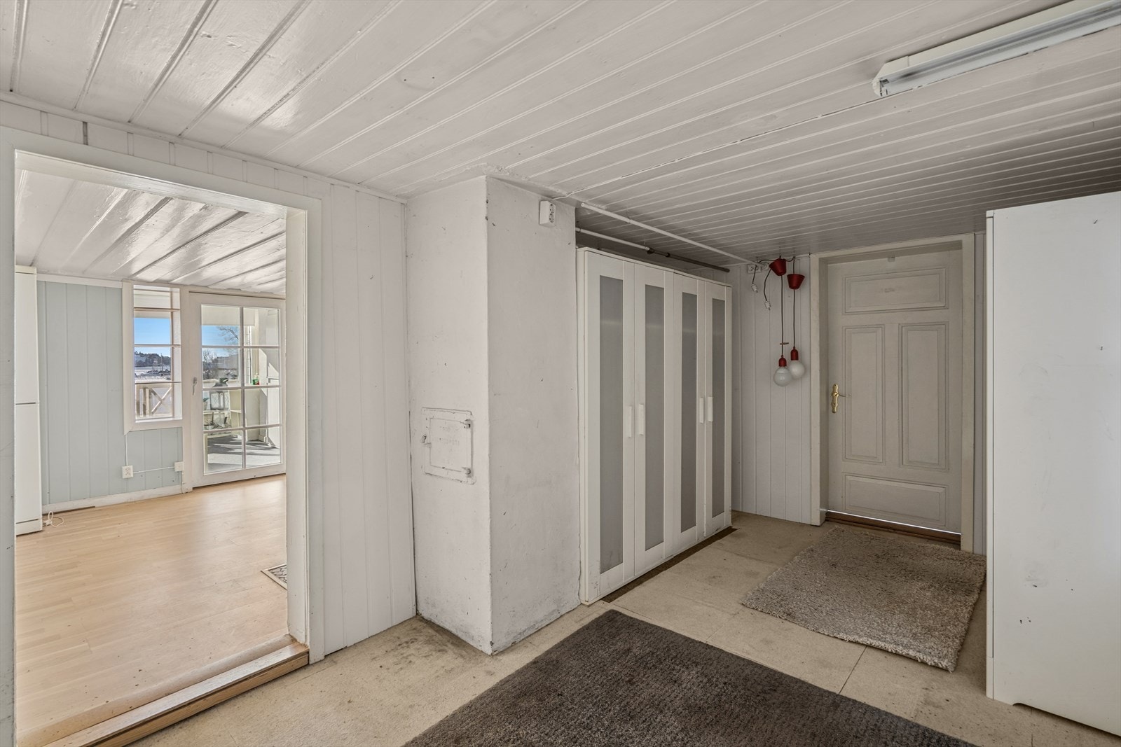 Oppbevaring / garderobe i gang Galleribilde