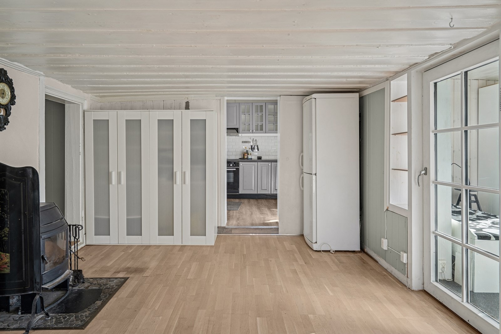 Spisestuen har en praktisk beliggenhet ved siden av kjøkkenet. Galleribilde