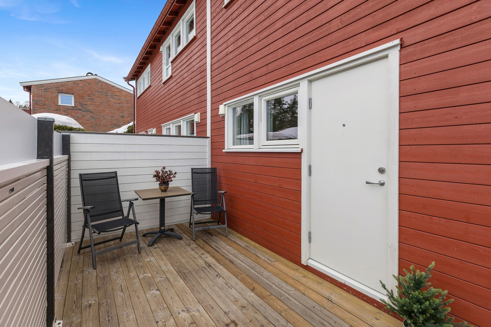 Morgensol på terrassen i underetg. Galleribilde