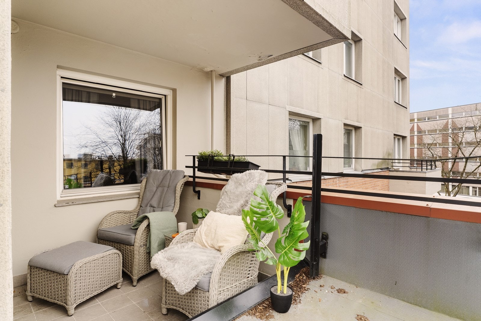 Balkongen er vestvendt med ettermiddagssol Galleribilde