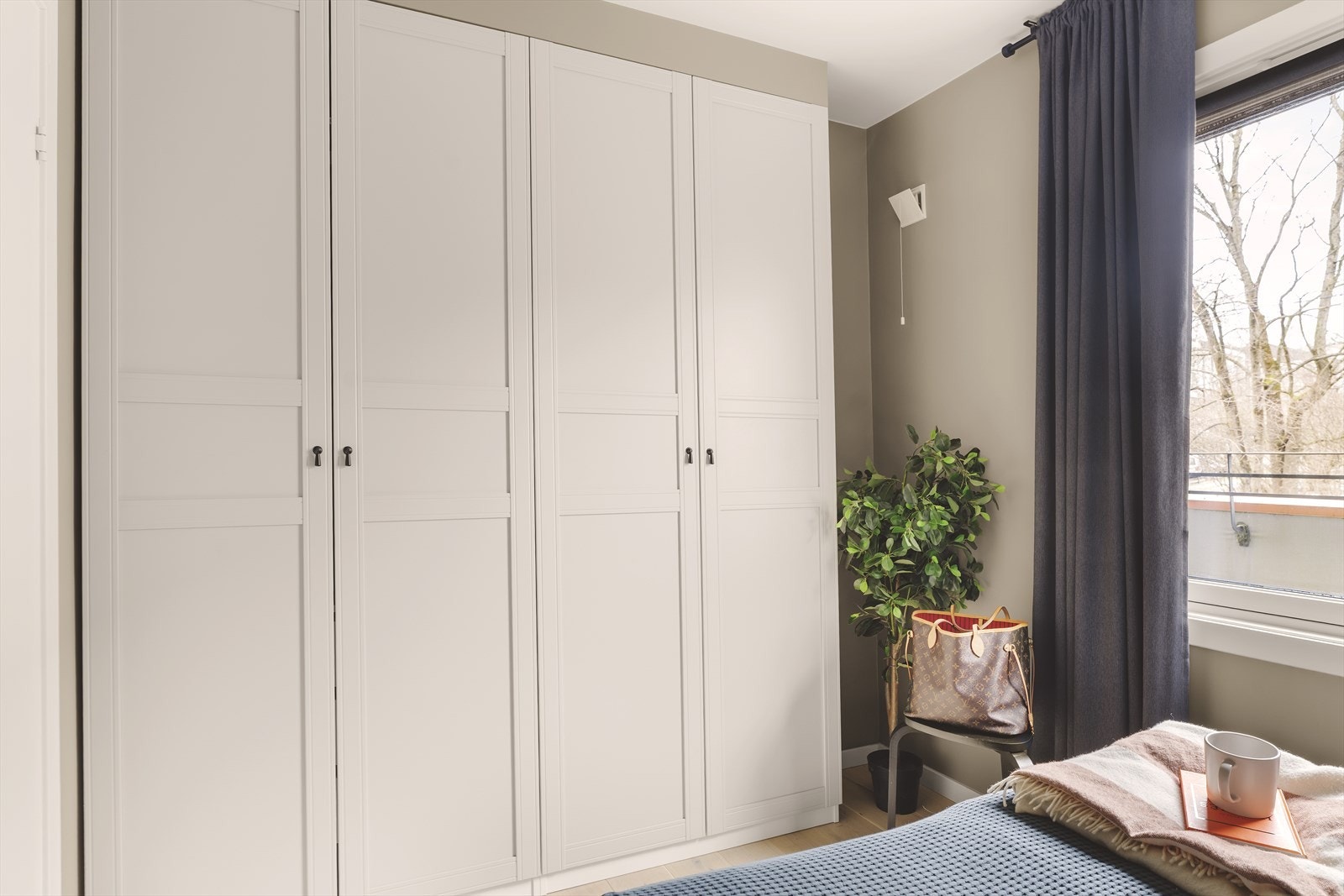 God plass til oppbevaring i klesskap Galleribilde