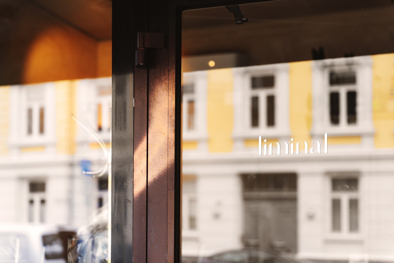 Kort avstand til flere resturanter og kafeer. Liminal på Torshov er en populær restaurant og vinbar kjent for sesongbaserte retter, spennende naturviner og en uformell, nabolagsvennlig atmosfære Galleribilde