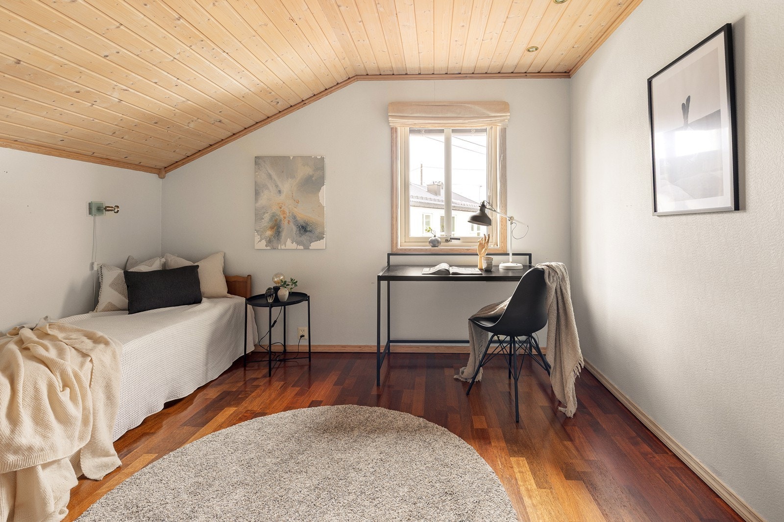 Det andre soverommet er også av god størrelse, perfekt som barnerom eller kontor. Galleribilde