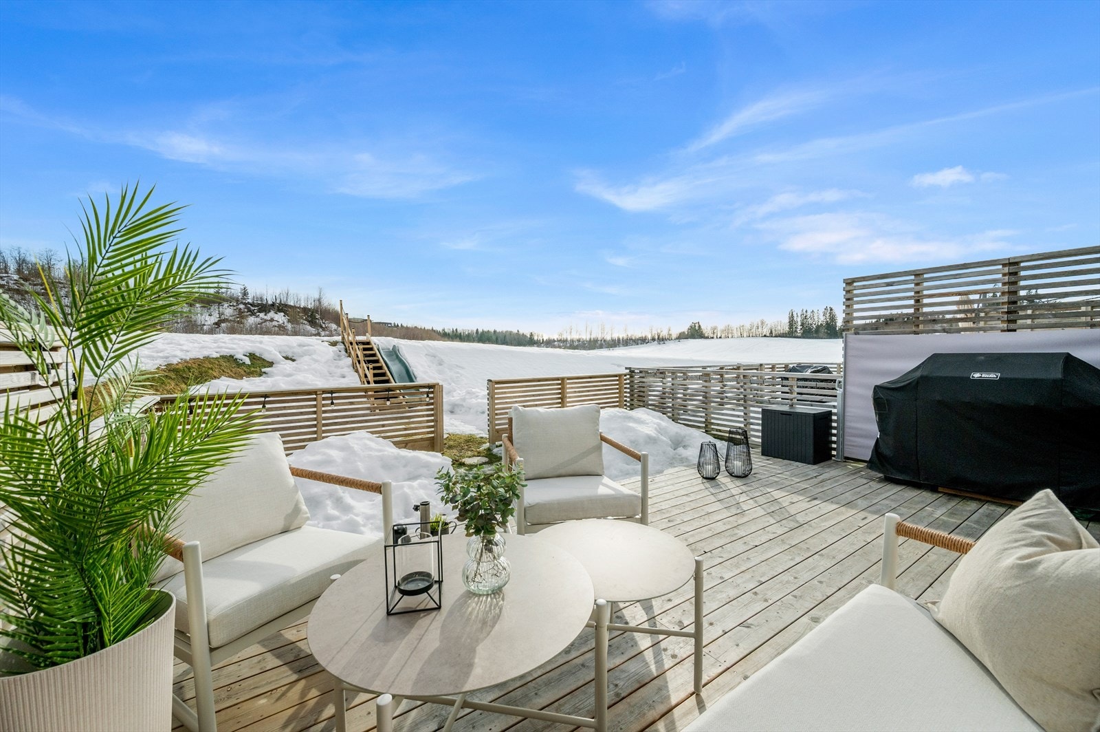 Nydelig terrasse med lang solgang Galleribilde