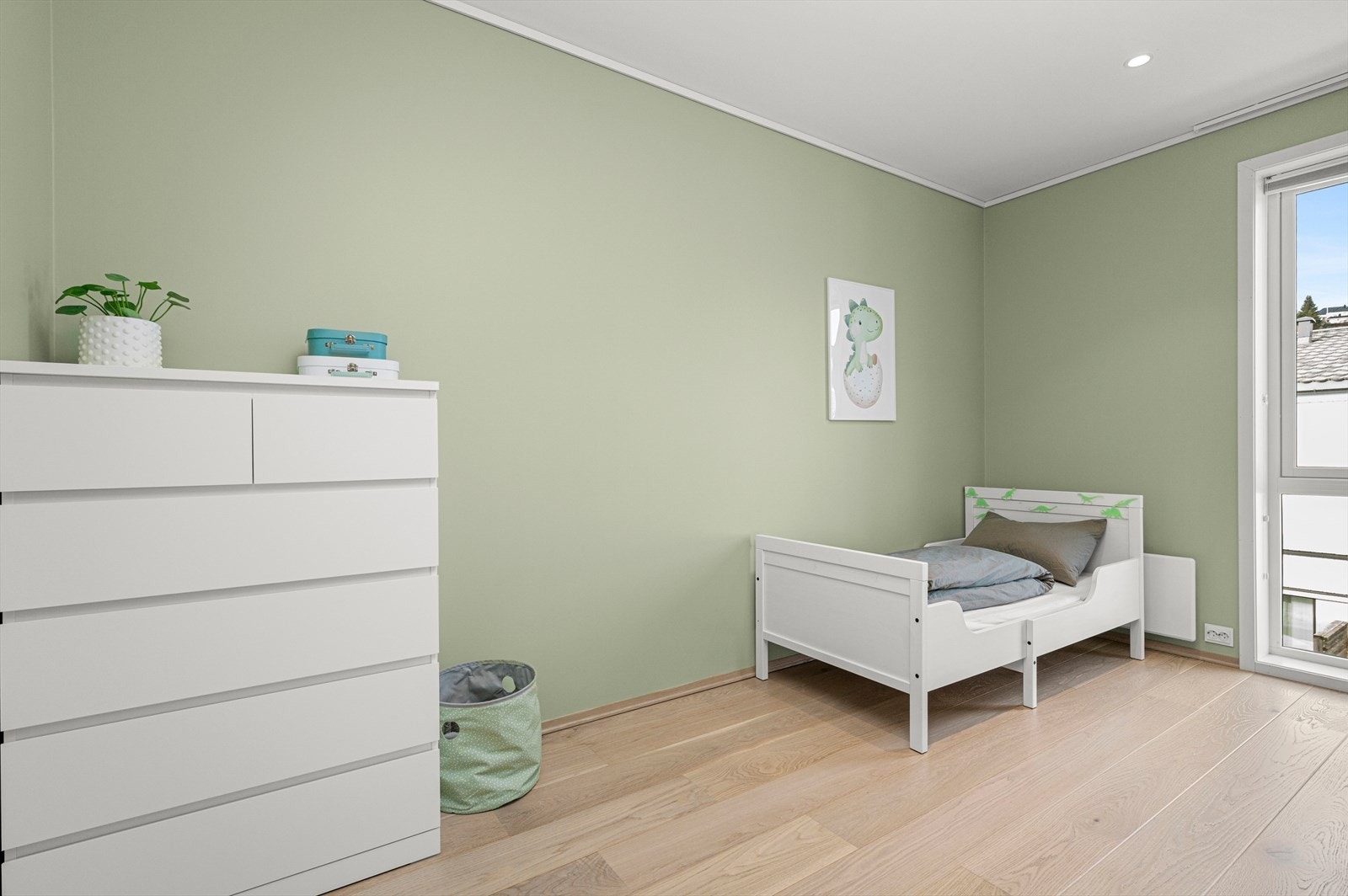 Alle soverom er av god størrelse og fire av dem med downlights med dim Galleribilde