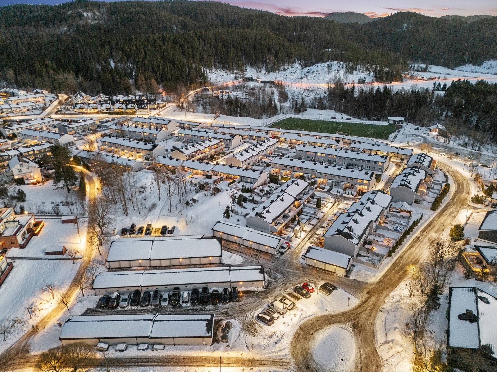 Kurland byr på nærhet til skoler, barnehager og gode turmuligheter i marka. Galleribilde