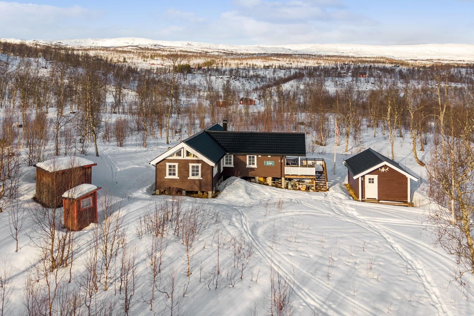 Hytta ble tilbygget og vesentlig oppgradert i 2016/2017 og har tilhørende anneks fra 2020 Galleribilde