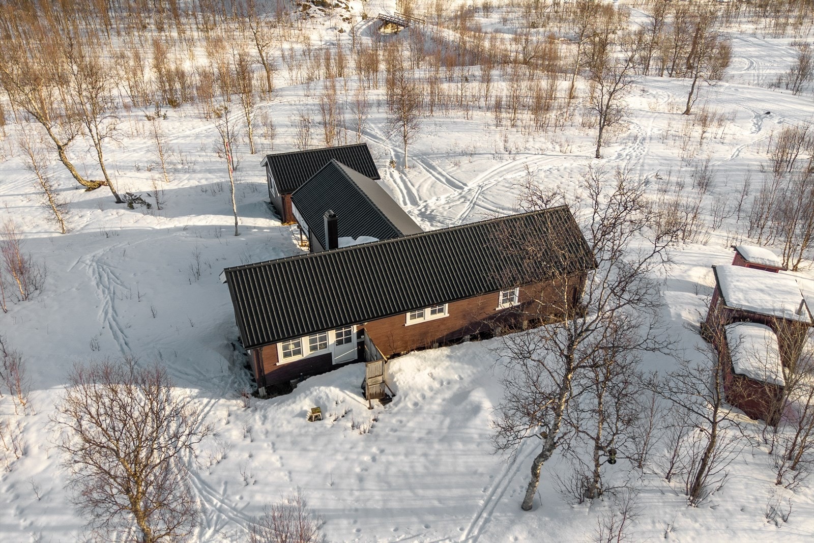 Eiendommen selges fra dødsbo under offentlig skifte. Arvingene har rett til å tre inn i aksepterte bud innen tre uker fra aksept. Galleribilde
