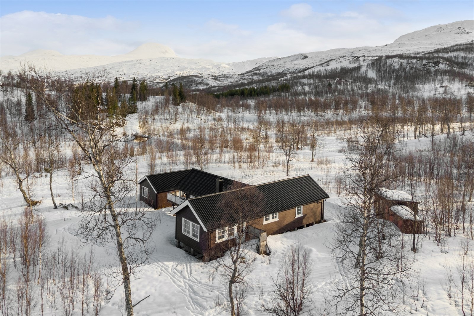 Velkommen til Dajaveien 38! Her får du en innholdsrik og betydelig oppgradert hytte med umiddelbar nærhet til fantastiske naturopplevelser Galleribilde