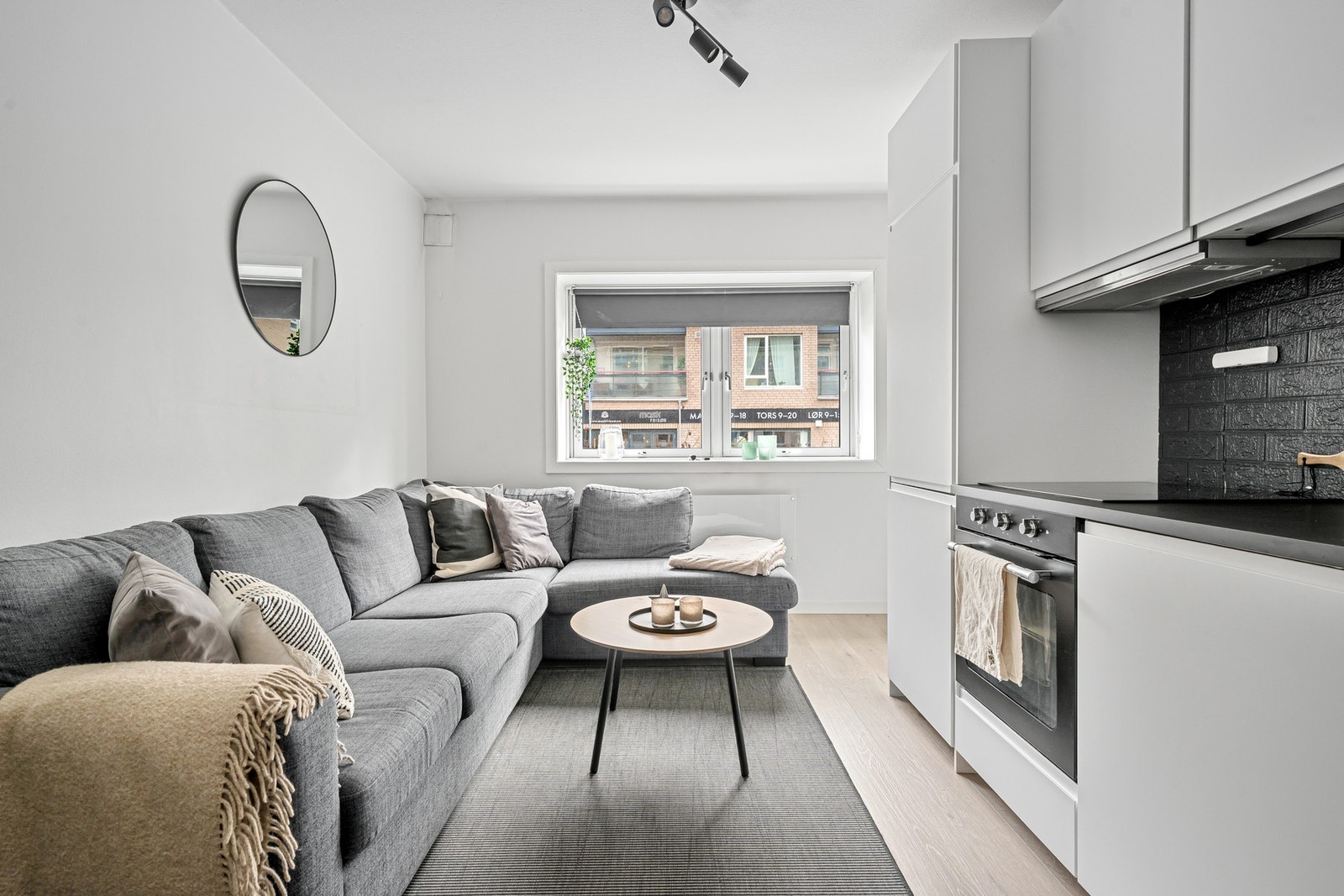 Leiligheten holder en gjennomgående god standard og består av tidsriktige og flotte materialvalg. Galleribilde