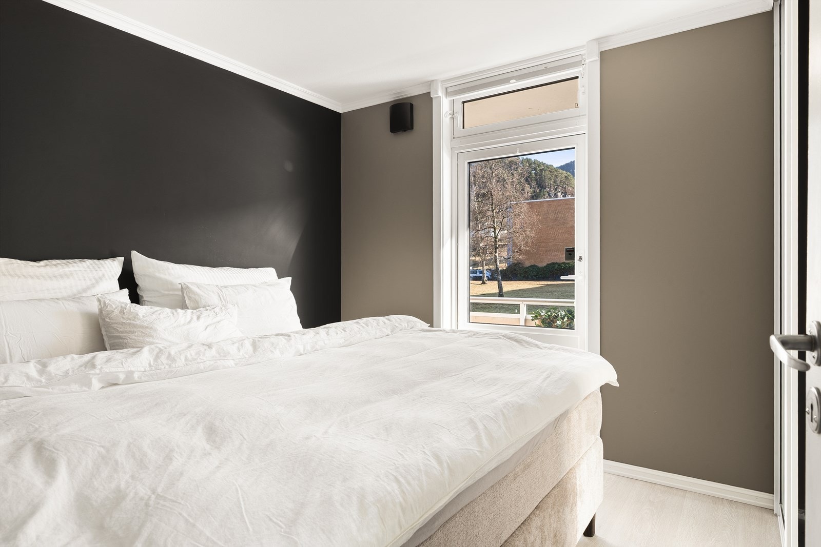 Leiligheten har to soverom på henholdsvis 10,8 m² og 9,2 m². Galleribilde