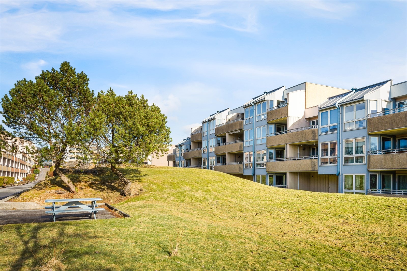 Nærhet til grønne lunger og fine uteområder rett utenfor boligen. Galleribilde