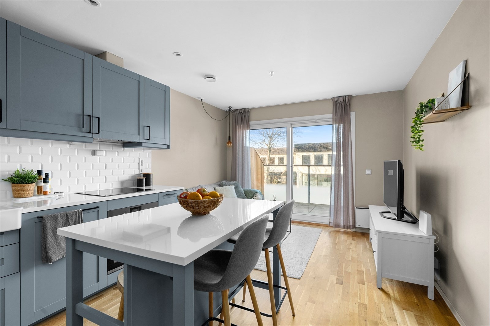 Her har du lave falleskostnader på kr. 1 633,- som inkluderer bla. TV og varmtvann. Galleribilde